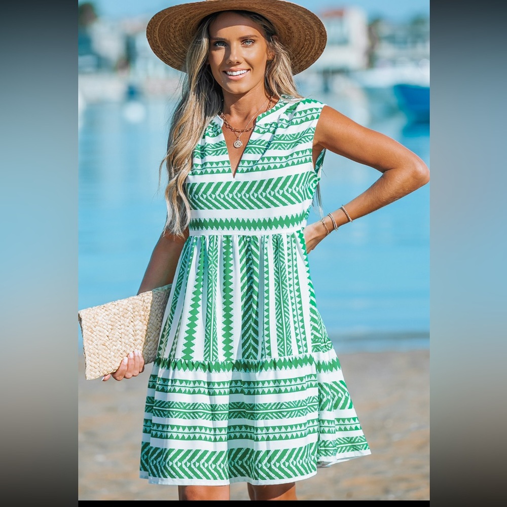 Cupshe green and white geometric mini dress size L NWT
